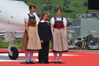 Illustration for article titled Swiss Aircraft Manufacturer Puts New Spin On Horse Drawn Carriage